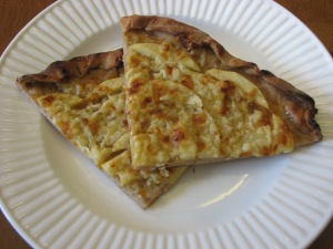 Apple and Cheddar Pizza
